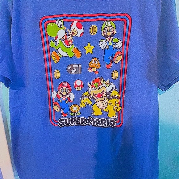 Super Mario t-shirt size XL boys. 14/16. Like New and a Mario Wii lunch box - Picture 3 of 3